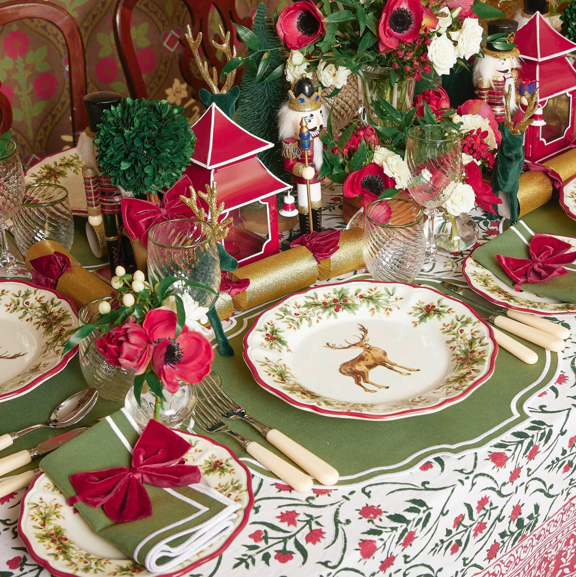 Christmas Garland Tablecloth