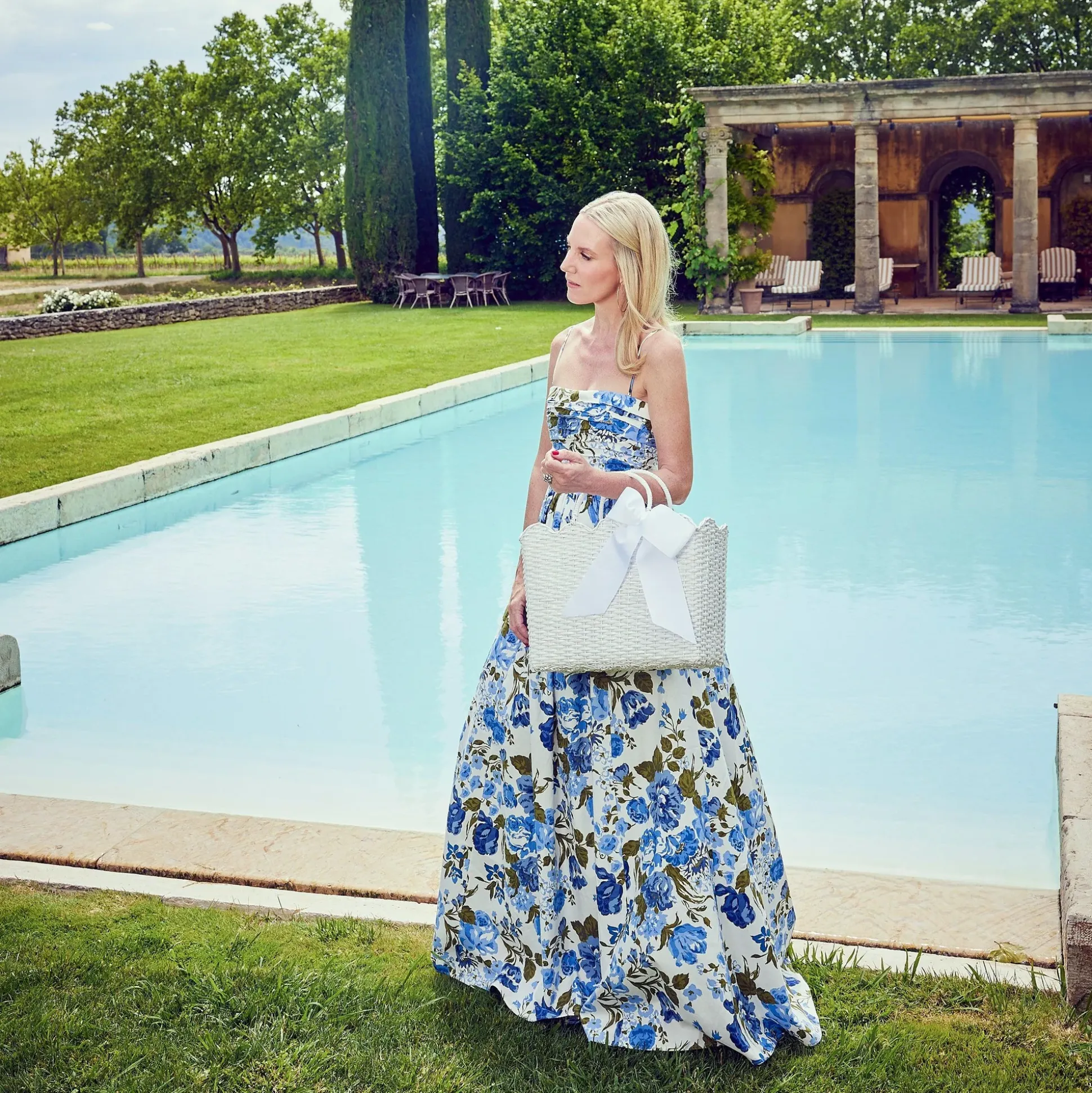 Mrs. Alice White Rattan Tote Bag (Blue Bow)