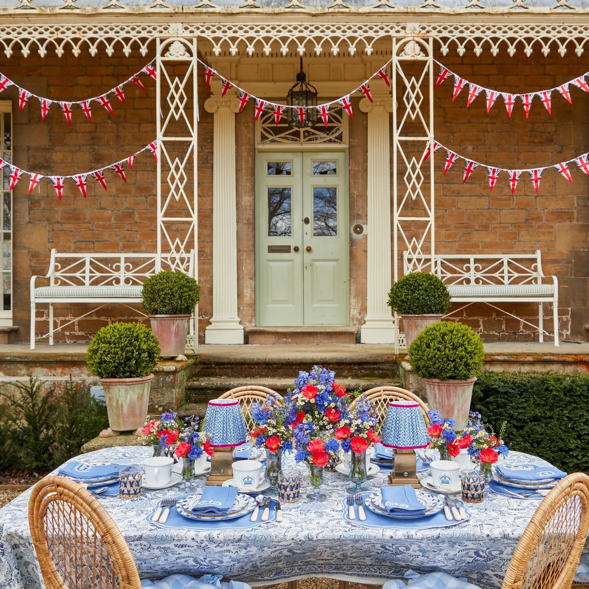 Rechargeable Lamp With Blue Lotus Lampshade