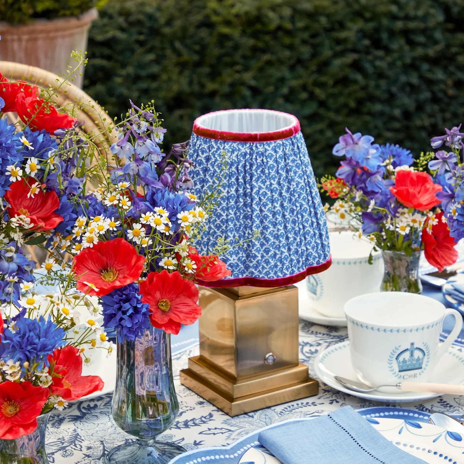 Rechargeable Lamp With Blue Lotus Lampshade