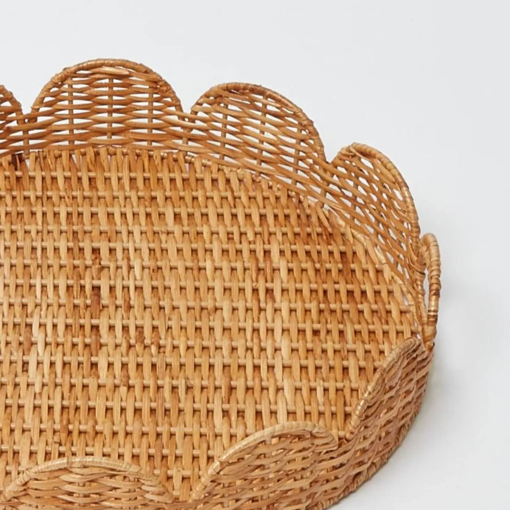 Round Rattan Scalloped Tray