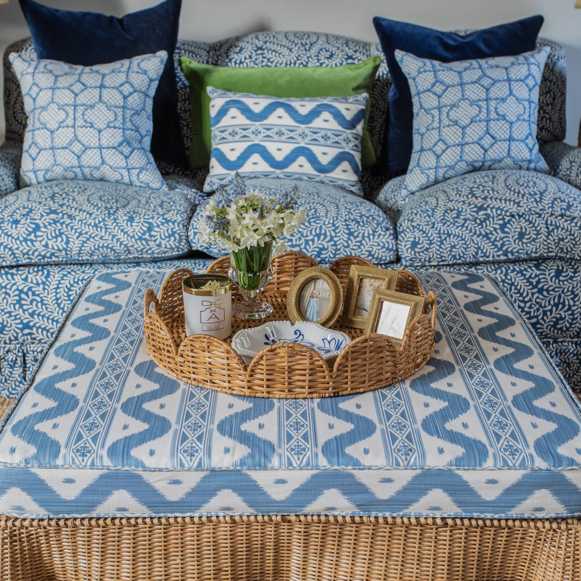 Round Rattan Scalloped Tray