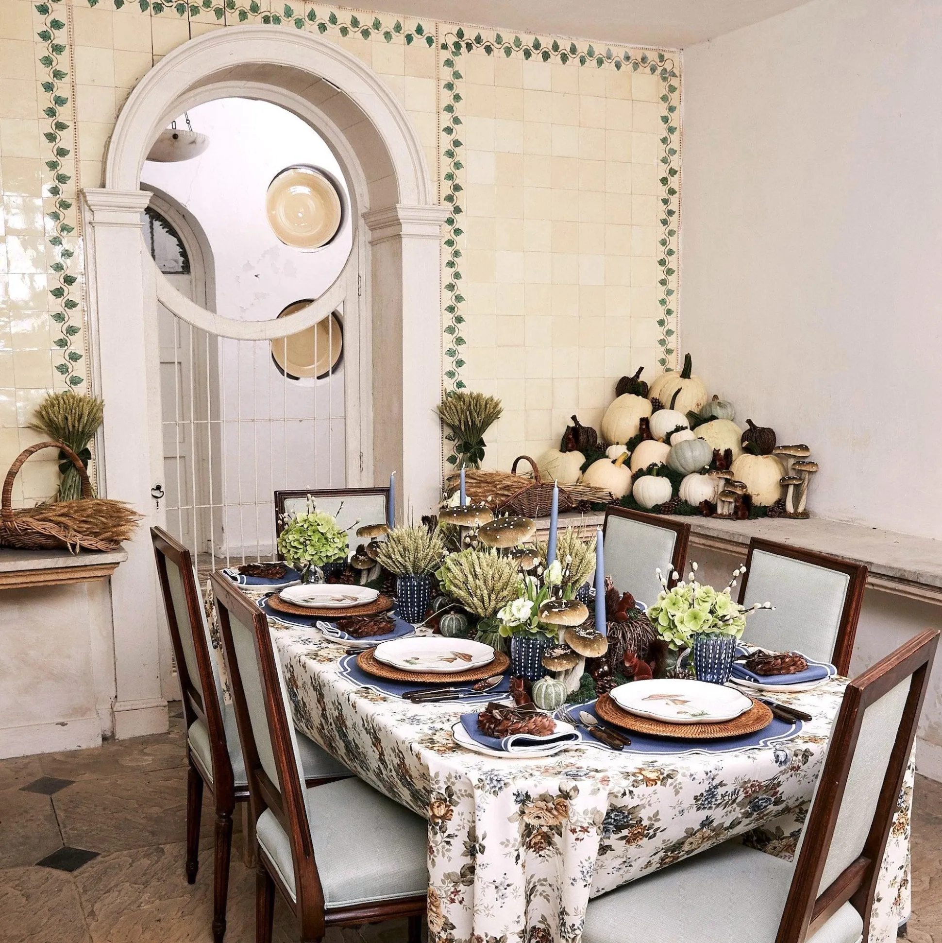 Scalloped Mushroom Starter Plate (Grey)