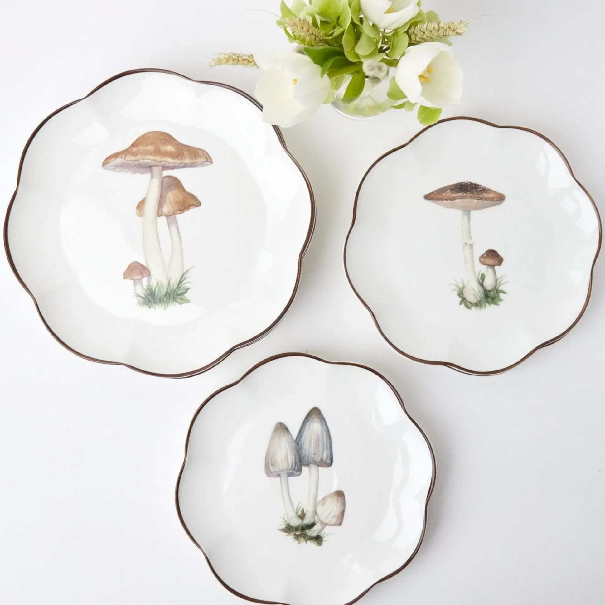 Scalloped Mushroom Starter Plate (Grey)