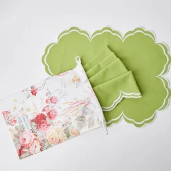 Serena Apple Green Scalloped Placemats (Set Of 4)
