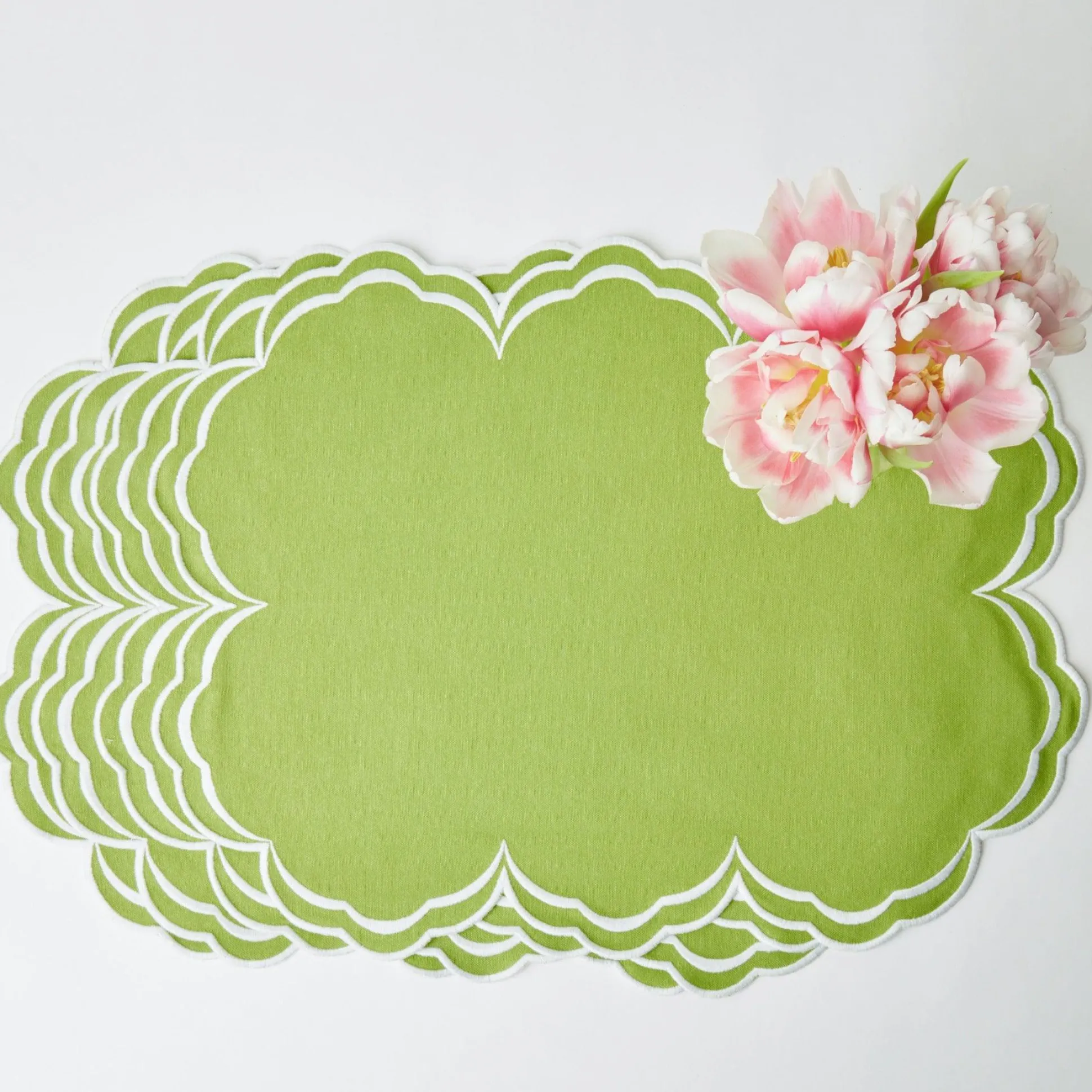 Serena Apple Green Scalloped Placemats (Set Of 4)