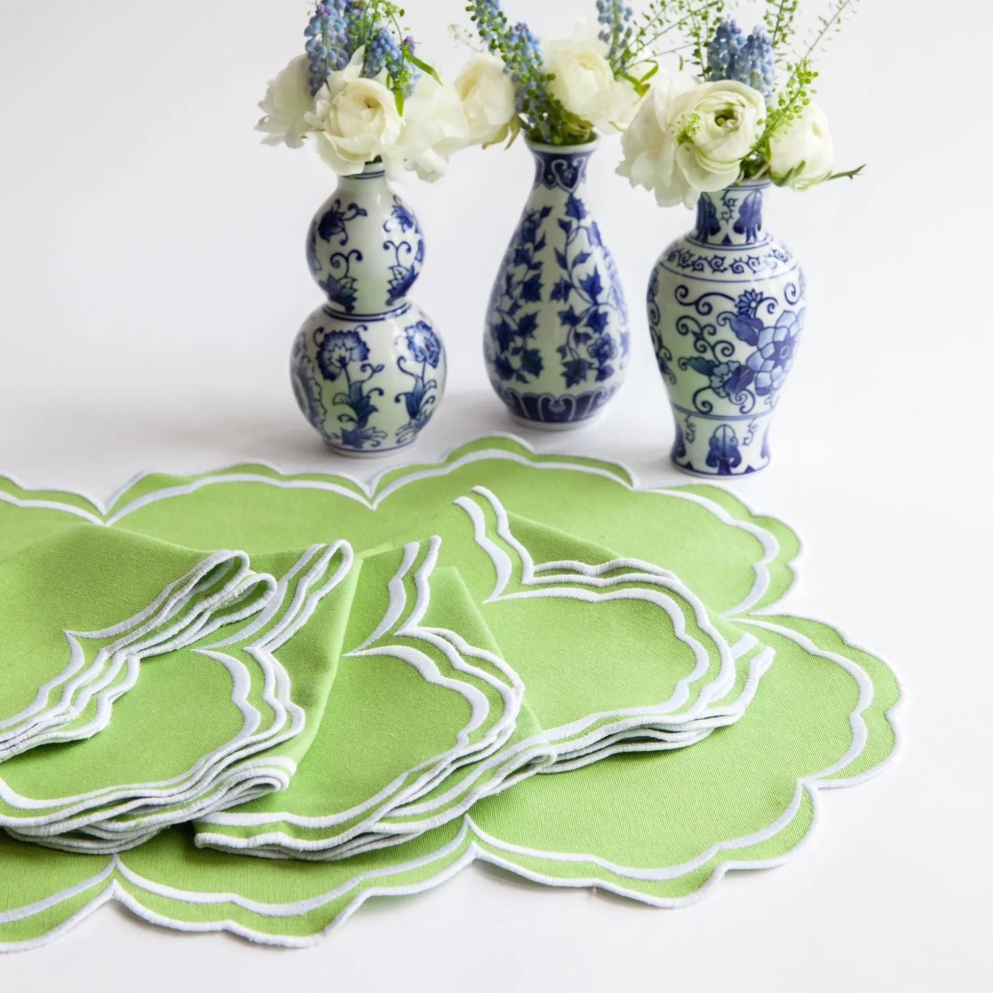 Serena Apple Green Scalloped Napkins (Set Of 4)