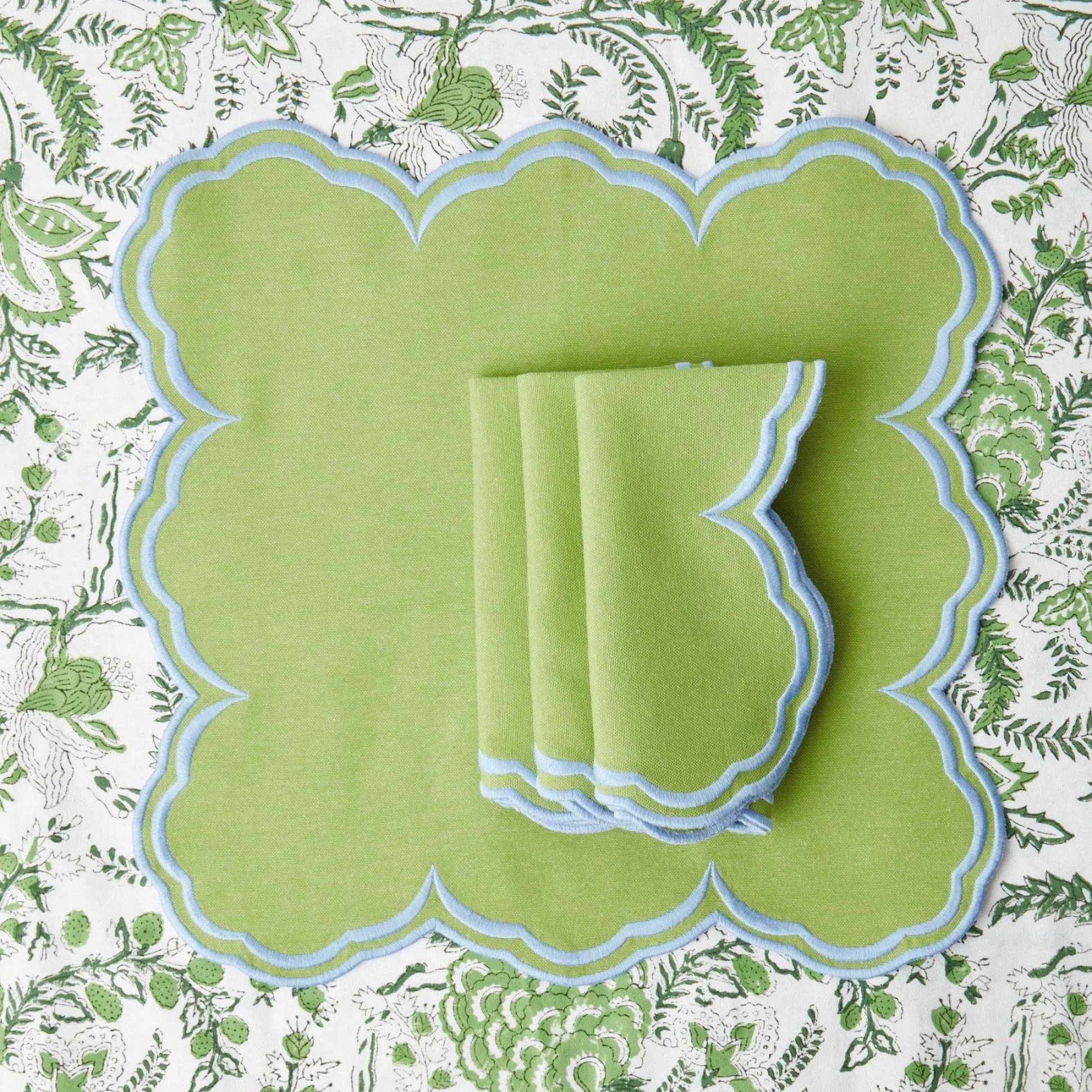 Serena Apple Green With Blue Napkins (Set Of 4)