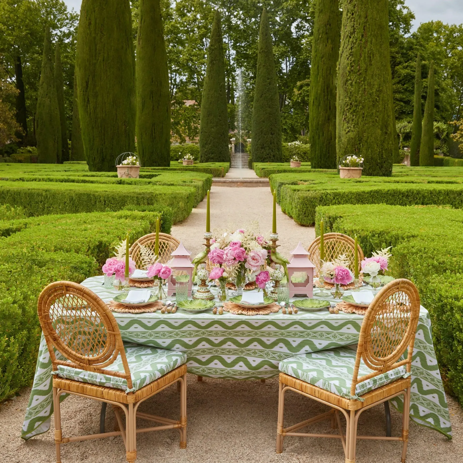 Serena Green Cabbage Dinner & Starter Plates (Set Of 8)