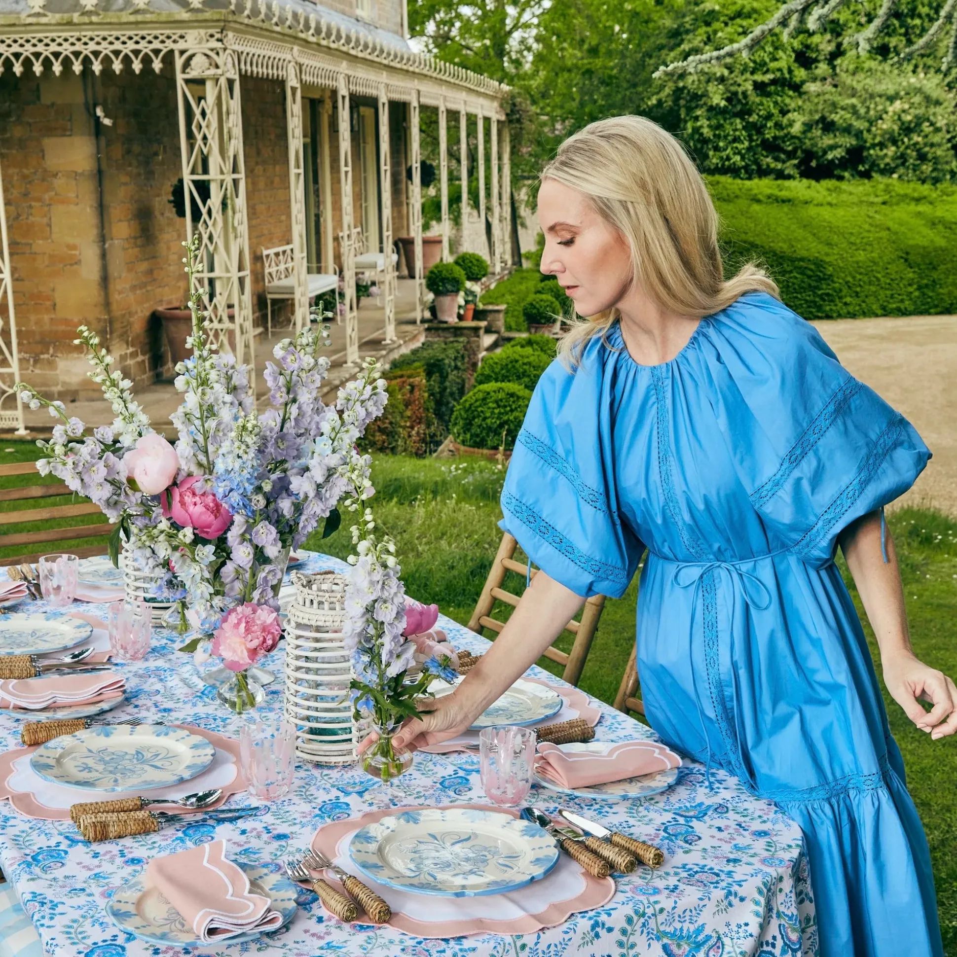 Seville Blue Gardenia Dinner Plate