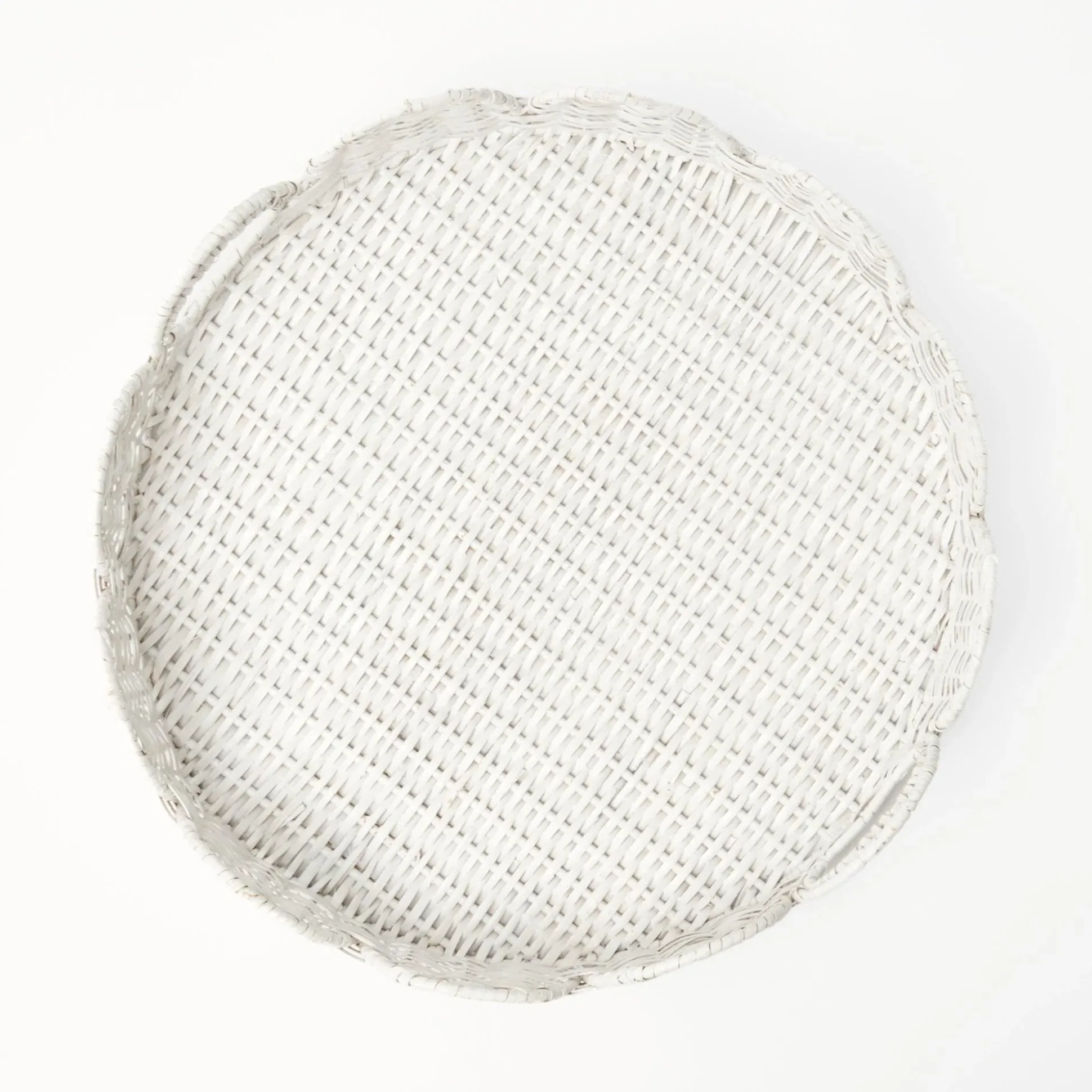 White Round Scalloped Rattan Tray