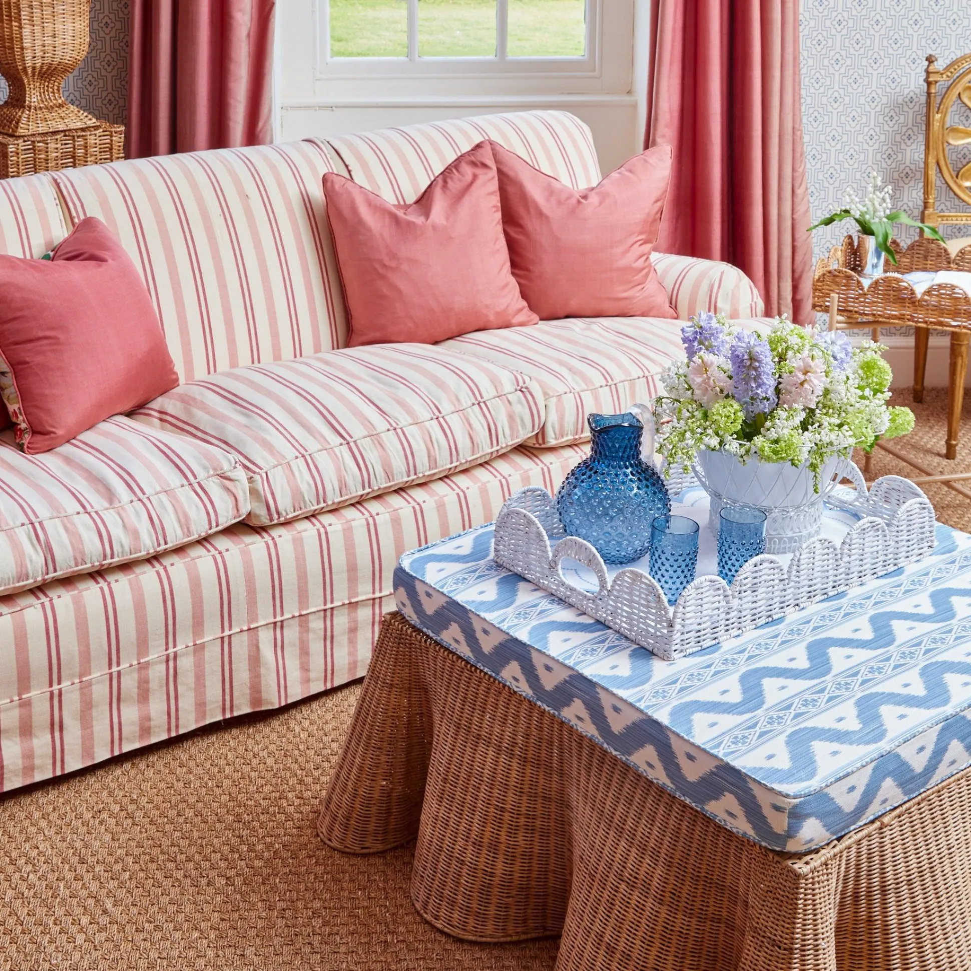 White Scalloped Rattan Breakfast Tray