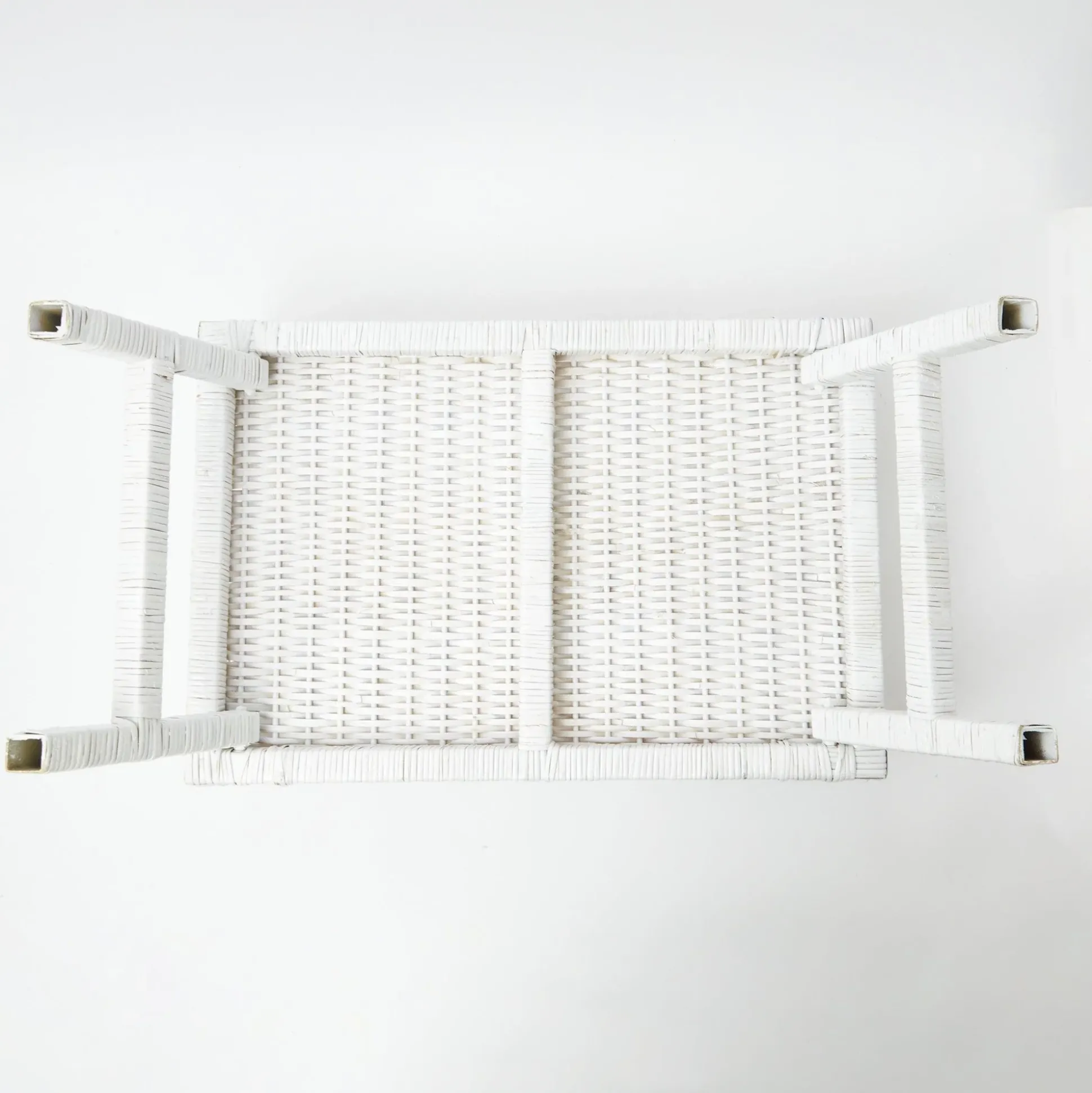 White Scalloped Rattan Breakfast Tray