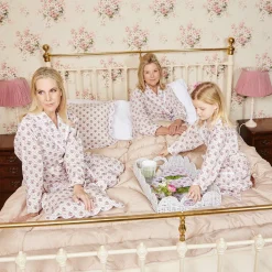 White Scalloped Rattan Tray